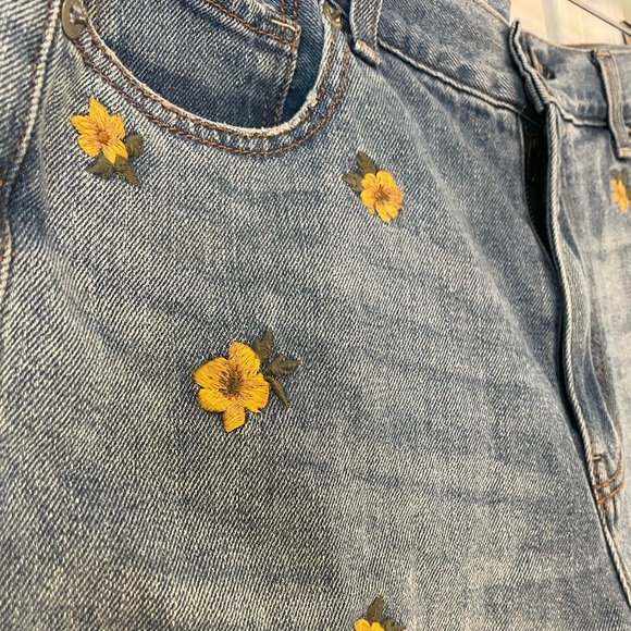 American Eagle embroidered flower printed mom shorts size 10 - Picture 2 of 8